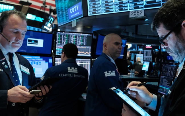Nhà đầu tư chờ đợi số liệu lạm phát mới, Dow Jones mất hơn 100 điểm